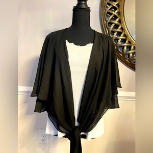 Shawl wrap for evening dresses. 100% polyester. One size. Black.